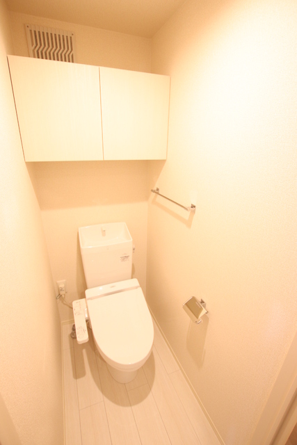 トイレ　温水洗浄便座機能付きのトイレ