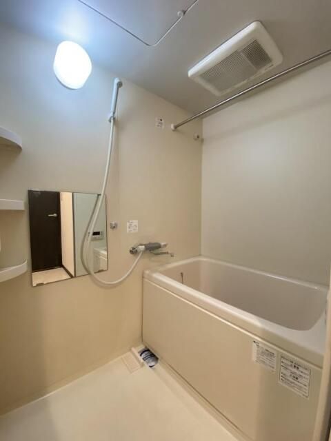 バス・シャワールーム　コンパクトで使いやすいお風呂です