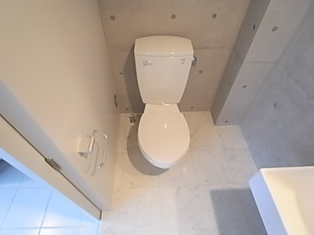 トイレ　ウォシュレット付に交換済