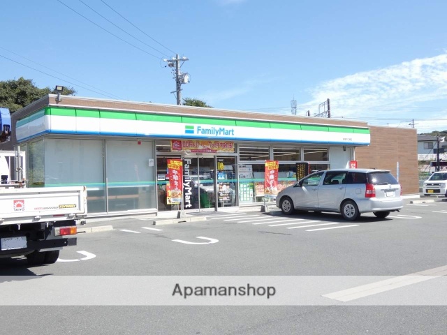 コンビニ　ファミリーマート新居中之郷店（コンビニ）まで984m