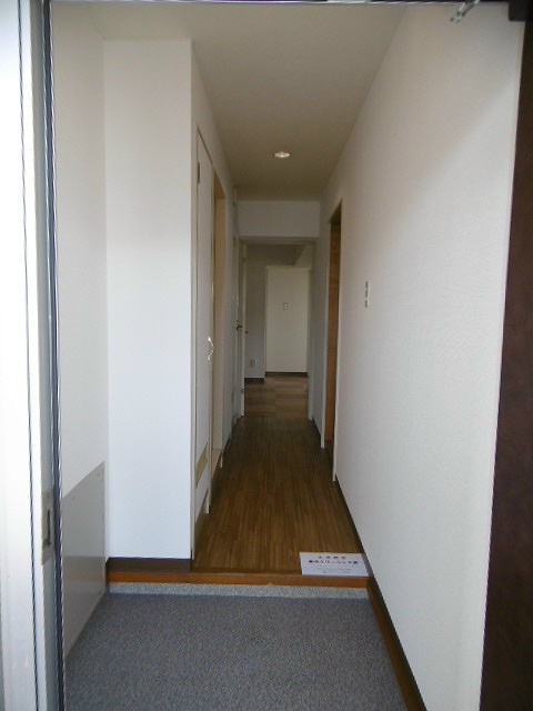 玄関　写真は405号室です（参考）