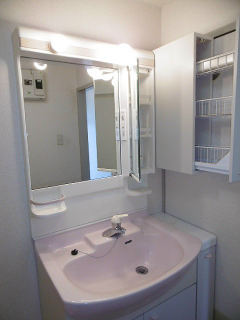 洗面設備　写真は405号室です（参考）