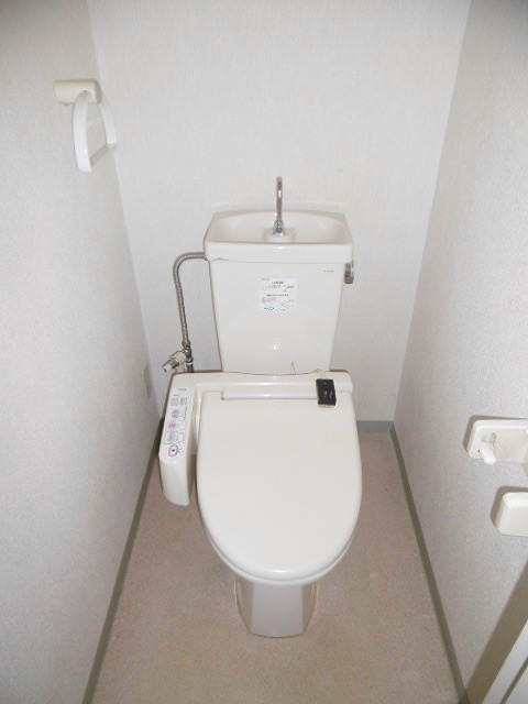 トイレ　写真は405号室です（参考）