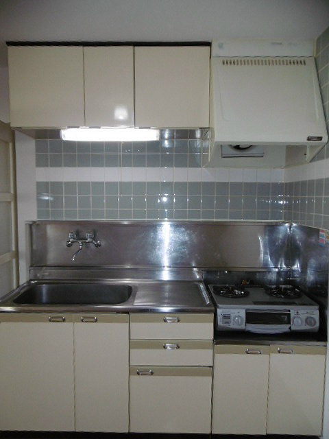 キッチン　写真は405号室です（参考）
