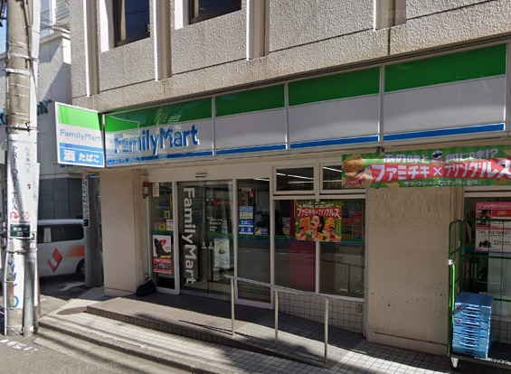 コンビニ　ファミリーマート（コンビニ）まで341m