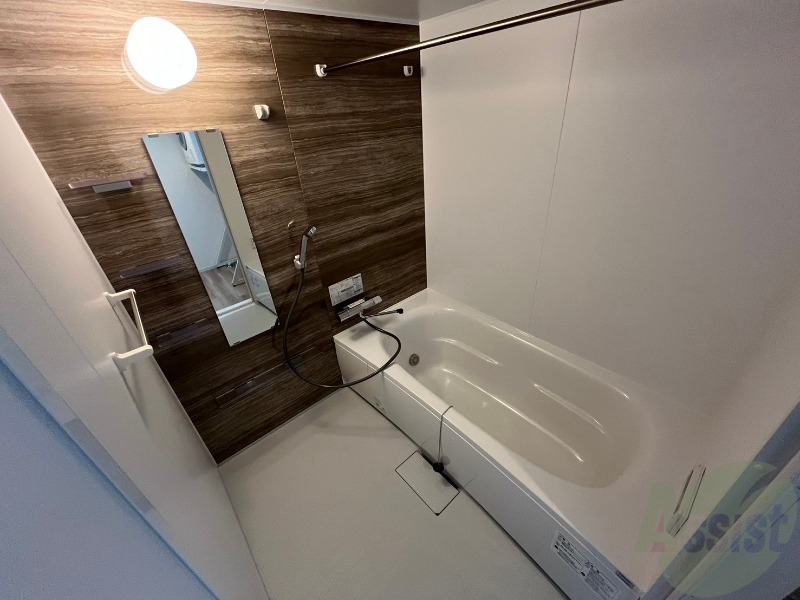 バス・シャワールーム　お風呂になります。一日の疲れを癒してくださいね。