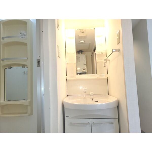 洗面設備　広い洗面スペース