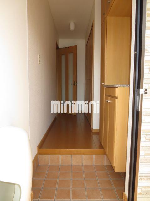 玄関　玄関、大きめの下駄箱