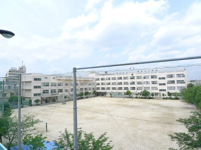 小学校　足立区立栗原北小学校（小学校）まで740m