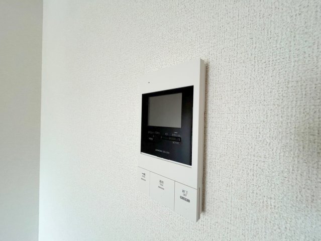 セキュリティ　TVモニターホンで来客が誰か確認してから開けて下さいね