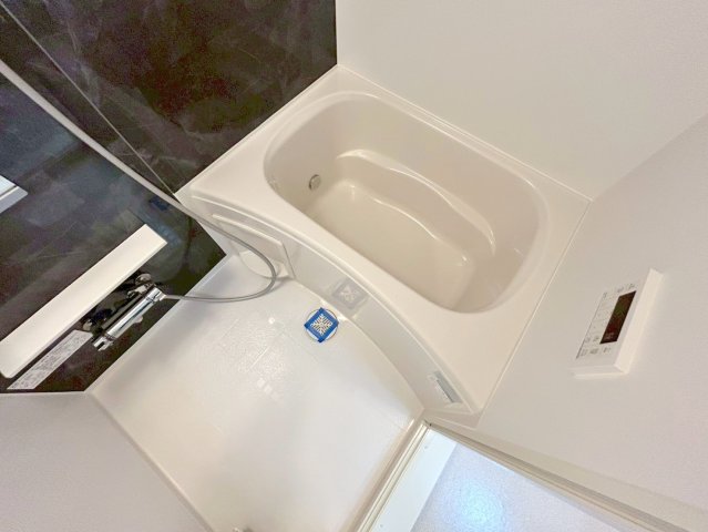 バス・シャワールーム　広めのお風呂は一日の疲れを癒してくれます。