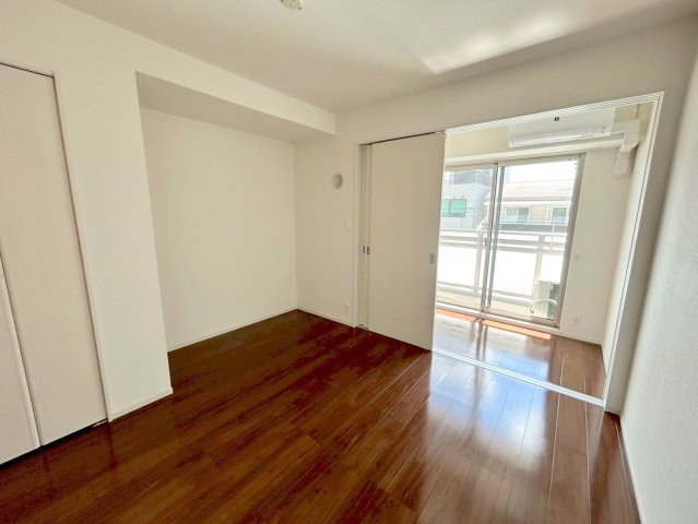 居室・リビング　明るく広々としたリビングです。