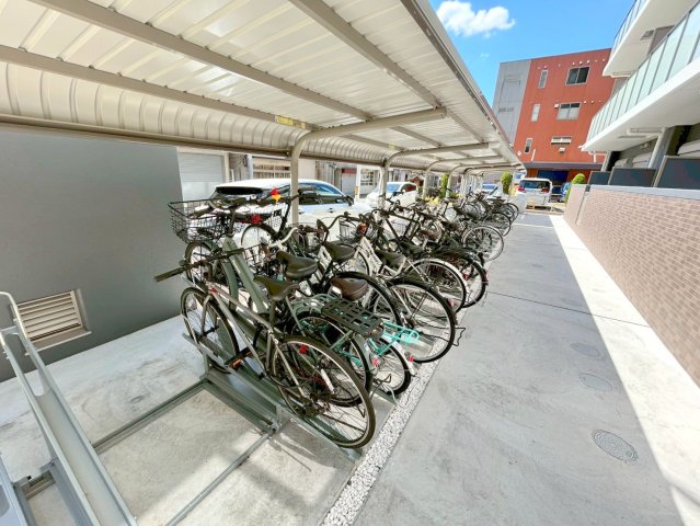 駐車場　敷地内には入居者専用の駐輪スペースもあります。