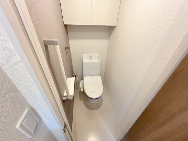 トイレ　綺麗なトイレにはウォシュレット標準装備です。