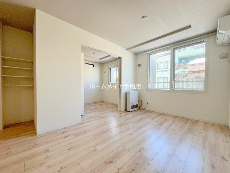 居室・リビング　明るく広々リビングスペース♪