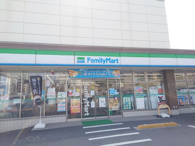 コンビニ　ファミリーマート舟渡三丁目店（コンビニ）まで124m