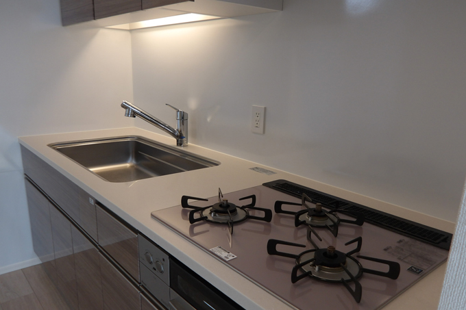 キッチン　システムキッチン(3口コンロ付)・ディスポーザー