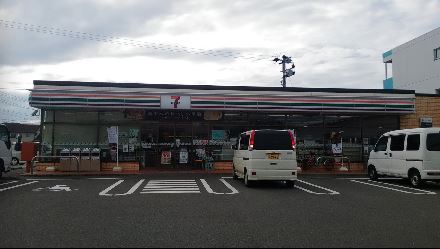 コンビニ　セブンイレブン宮崎飛江田店（コンビニ）まで484m