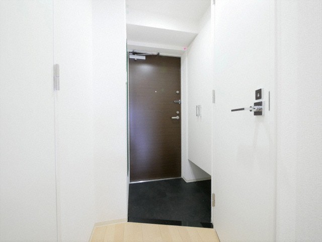 玄関　セレニテ梅田ルフレ　玄関スペース