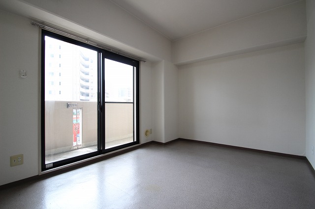 居室・リビング　同物件別号室の写真