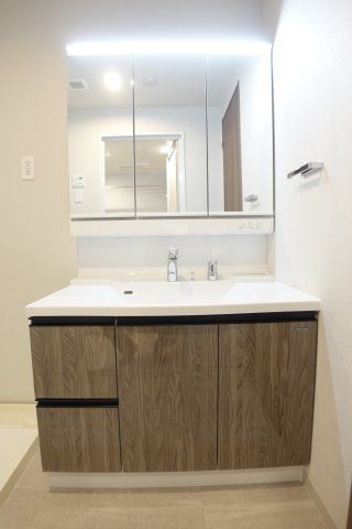 洗面設備　（別タイプ参考写真）ＡＬＴＥＲＮＡ護国寺　文京区関口３