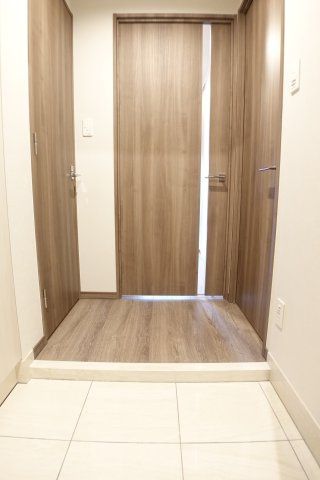 玄関　（別タイプ参考写真）ＡＬＴＥＲＮＡ護国寺　文京区関口３