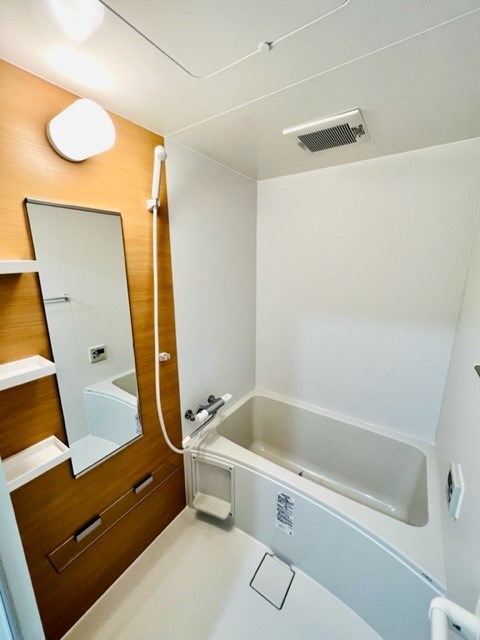 バス・シャワールーム　新規交換します。