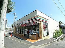 コンビニ　セブンイレブン足立西綾瀬3丁目店（コンビニ）まで298m