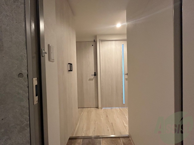 玄関　玄関です。ご覧の通り広々としていますね。