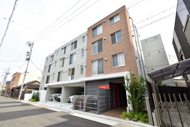 建物外観　鉄筋コンクリート造４階建！