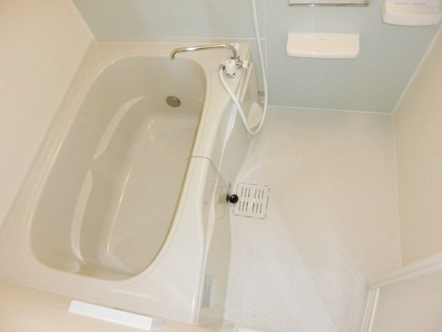 バス・シャワールーム　便利な浴室乾燥機・追い焚きバス。