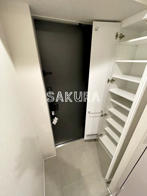 玄関　シューズボックス付きの玄関です♪