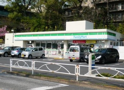 コンビニ　ファミリーマート 用賀の杜店（コンビニ）まで382m