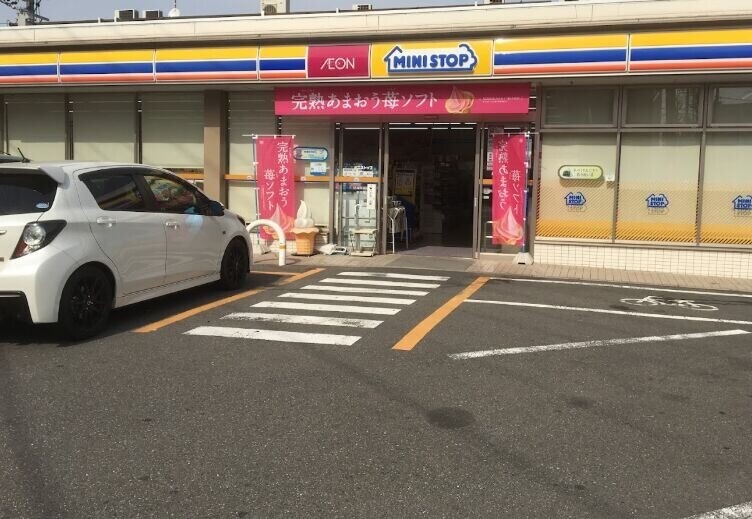 コンビニ　ミニストップ中村日赤前店（コンビニ）まで689m