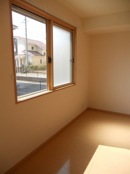 キッチン　同物件別部屋