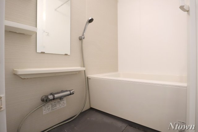 バス・シャワールーム　落ち着いた空間のお風呂です