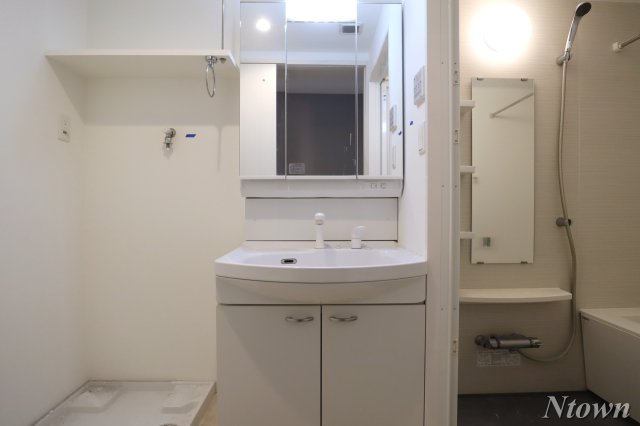 洗面設備　独立洗面台、朝の身支度には欠かせません