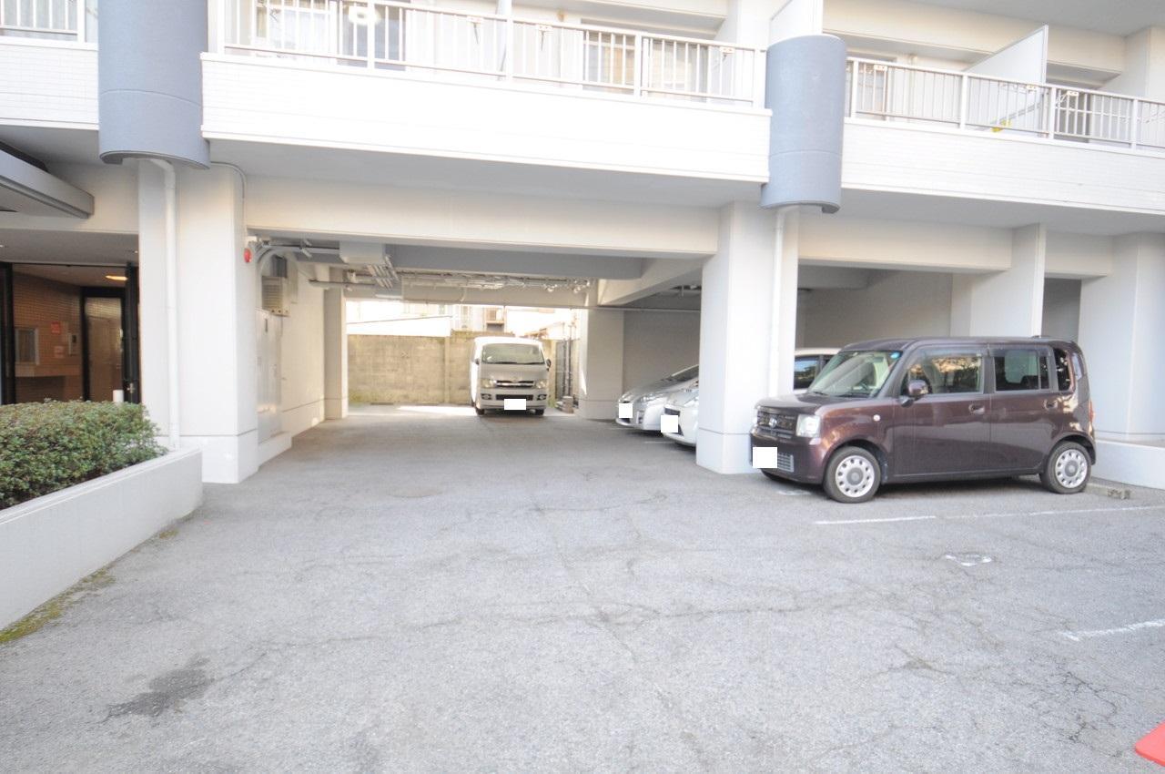 駐車場　駐車場