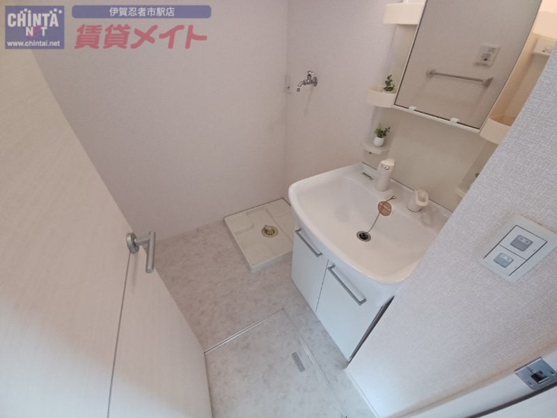 洗面設備　同型参考写真