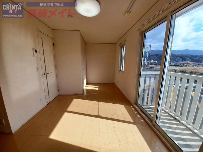 居室・リビング　同型参考写真