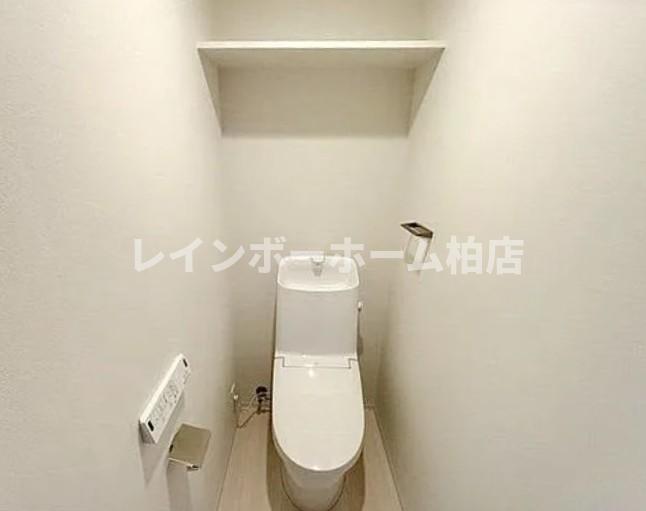 トイレ　温水洗浄便座です