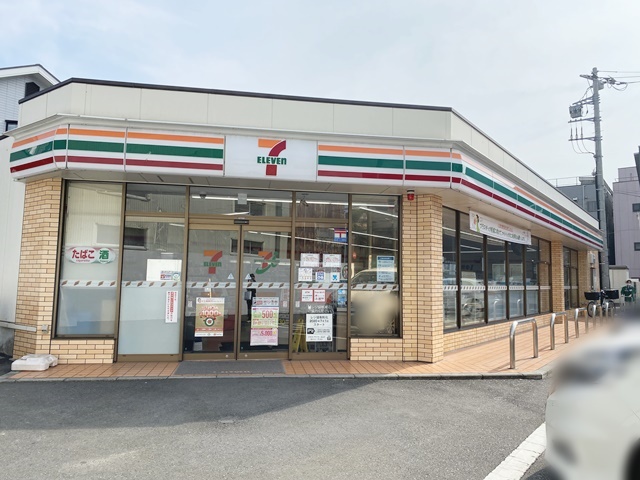 コンビニ　セブンイレブン（コンビニ）まで778m