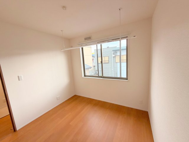 居室・リビング　どんな家具でも合わせやすいですよ。