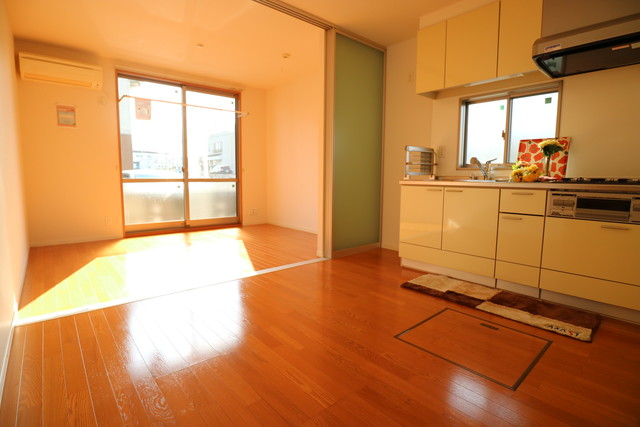 居室・リビング　備品は付きません。