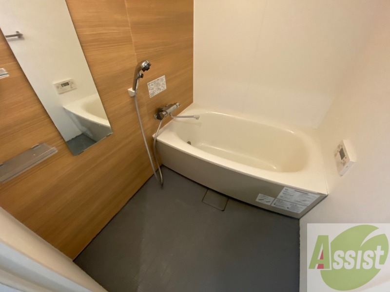 バス・シャワールーム　広々したバスです。疲れを癒すのに欠かせませんね！