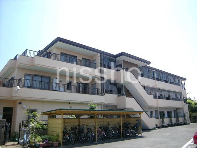 建物外観　スーパーまで徒歩４分！３階建てＲＣマンション！