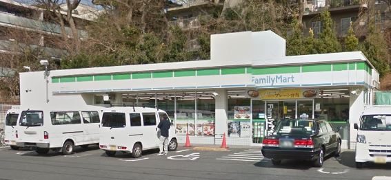 コンビニ　ファミリーマート 湊二丁目店（コンビニ）まで106m