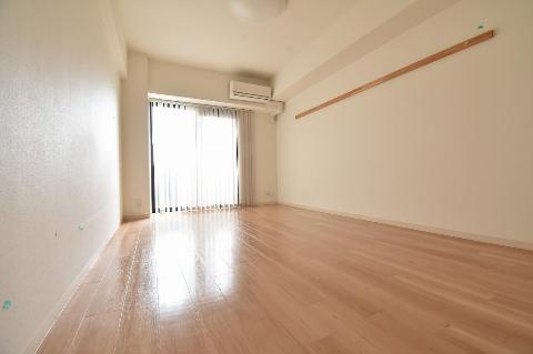 居室・リビング　室内