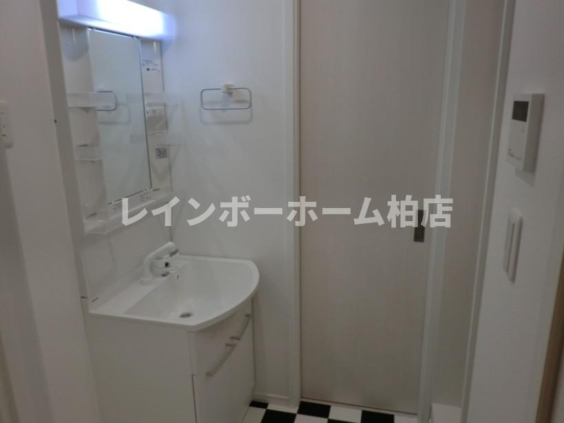 洗面設備　朝の身支度には欠かせない独立洗面化粧台