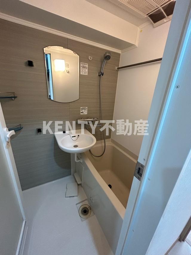 洗面設備　ゆったりとスペースのある洗面所